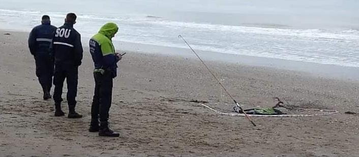 Un pescador halló restos humanos en las playas del Partido de La Costa. La Justicia intentará determinar el origen de los huesos.