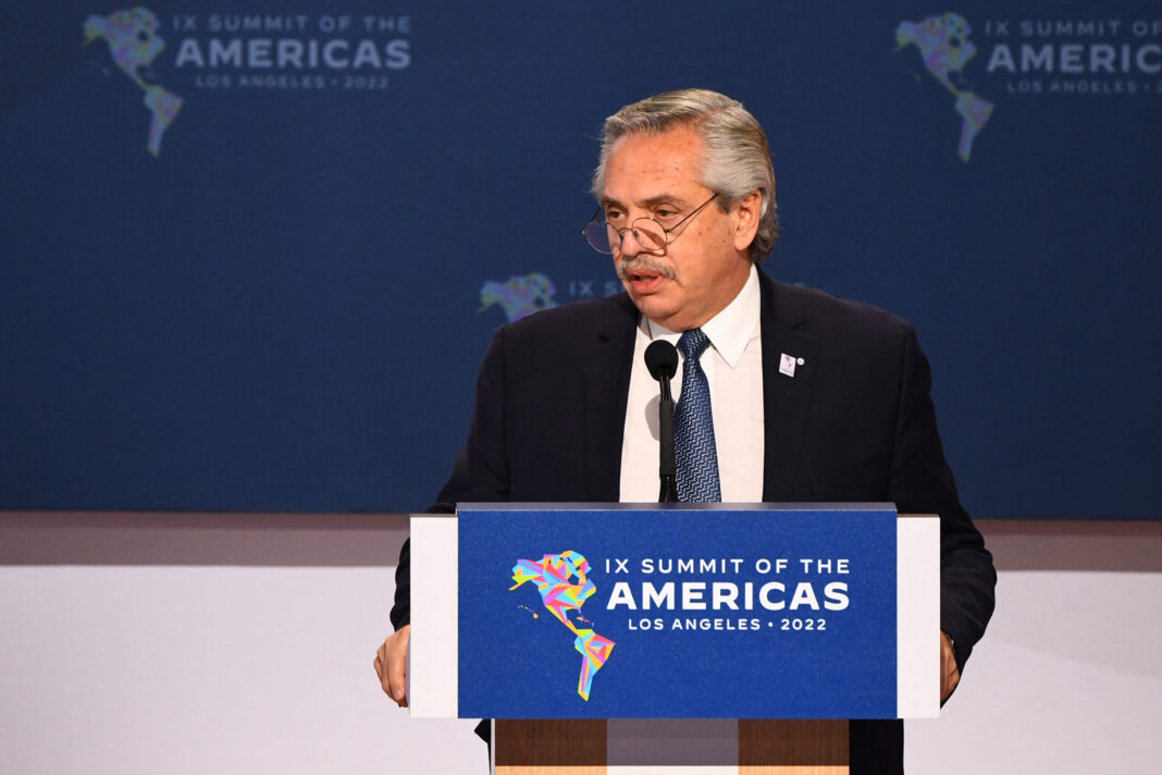 El presidente Alberto Fernández participará del cierre de la IX Cumbre de las Américas, luego mantendrá reuniones bilaterales con sus pares de Chile y Perú y, posteriormente, regresará a la Argentina.