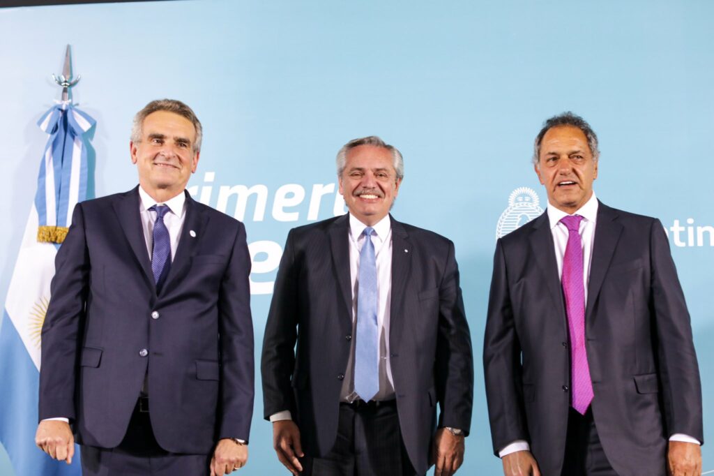 En el acto de asunción de Scioli se encontraron presentes el presidente Alberto Fernández y el titular de inteligencia nacional, Agustín Rossi.
