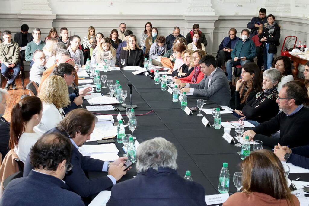 El ministro Alberto Sileoni recibió a diputados y senadores de las comisiones de Educación. 