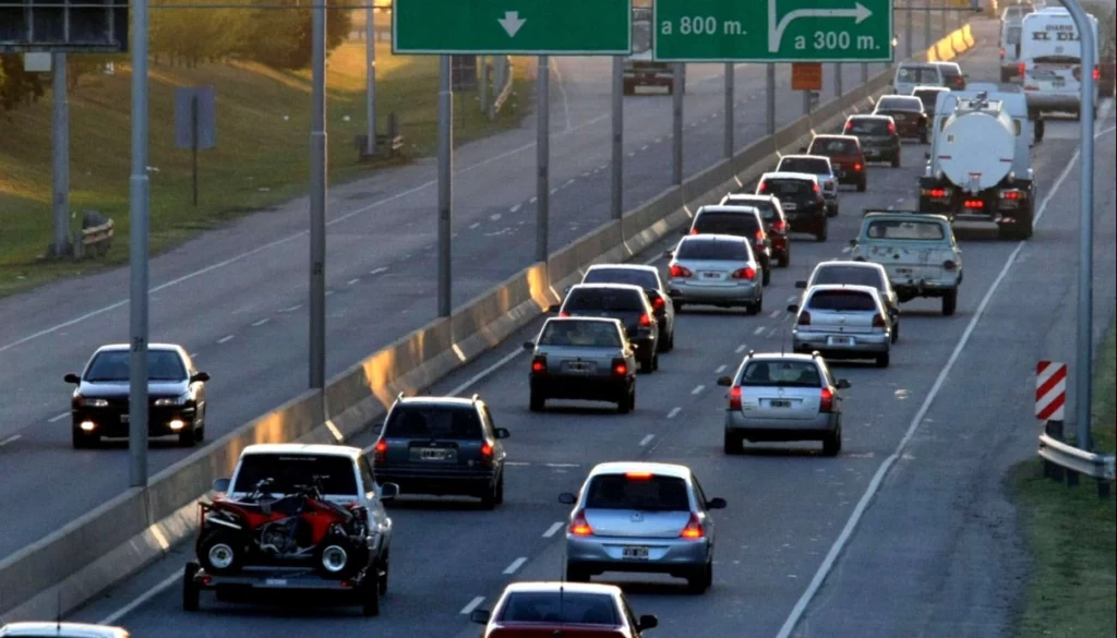 Este fin de semana largo, la Dirección de Vialidad de la provincia de Buenos Aires restringirá la circulación de camiones en las rutas.
