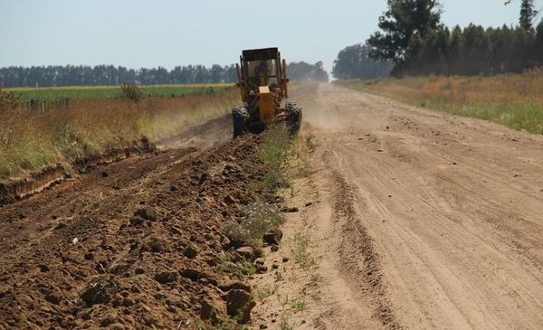 La Provincia gira 45 mil millones a municipios de Bolívar, Carlos casares y Pehuajó para la reparación de caminos rurales. 