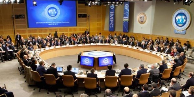 El directorio del FMI se reúne hoy para analizar la primera revisión a Argentina. 
