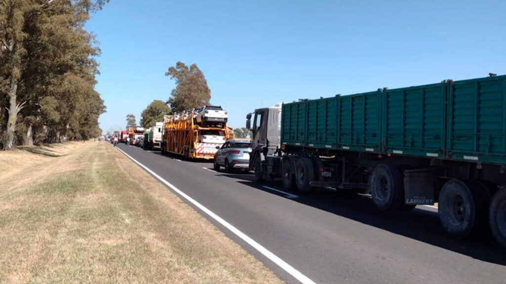 Es lenta la entrada de camiones que vienen del norte argentino con frutas y verduras hacia Mar del Plata ante la falta de gasoil.