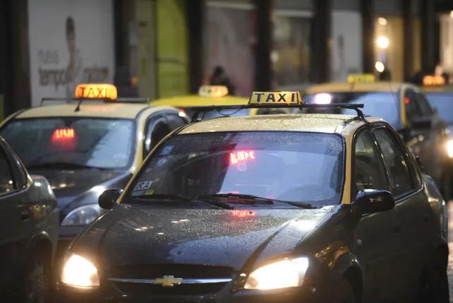 Los taxistas de Mar del Plata anunciaron un paro de actividades para el próximo lunes por considerar insuficiente la suba de tarifas que propone el Ejecutivo.