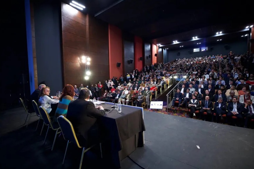 Cristina Kirchner en el El Calafate con motivo a la inauguración del Cine Teatro Municipal. 