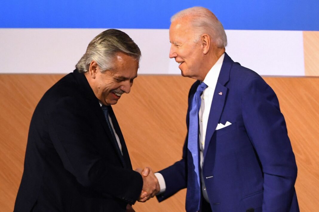 El presidente estadounidense, Joseph Biden, dio positivo de Covid, por lo que peligra su encuentro con el mandatario argentino, Alberto Fernández.