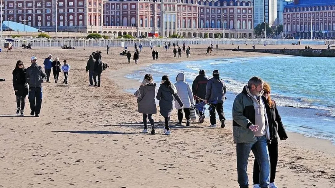 El Ente Municipal de Turismo informó que 200 mil personas ya recorrieron Mar del Plata durante la primera semana de vacaciones de invierno.