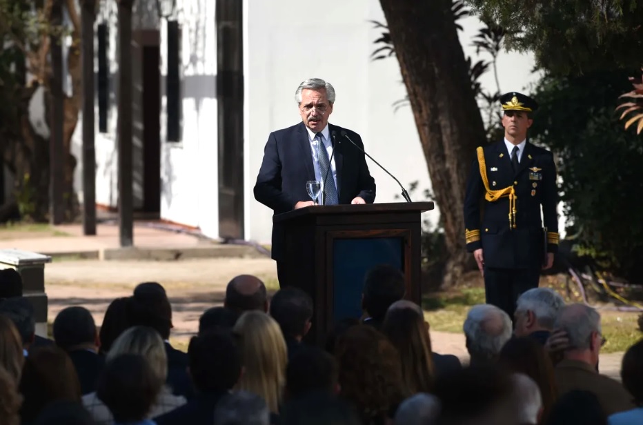 Alberto Fernández encabezó el acto central por el 9 de julio en Tucumán. El Presidente, sin mencionar a Cristina Kirchner, convocó a la unidad del Gobierno y endureció su discurso contra los “grupos concentrados”.