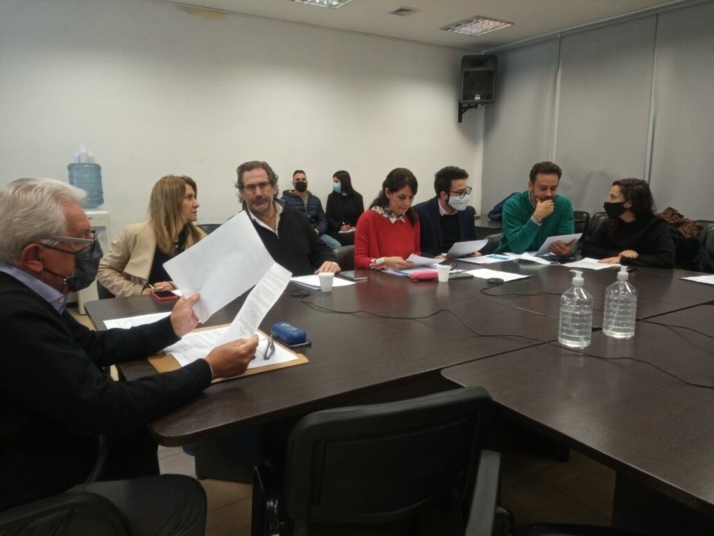 Enio García y Leticia Ceriani durante el debate del proyecto del Instituto Biológico en la comisión de Salud. 
