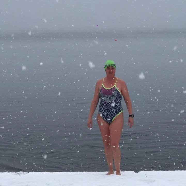 Daiana Ferrer, la nadadora de aguas heladas que va por el récord Guinness. 
