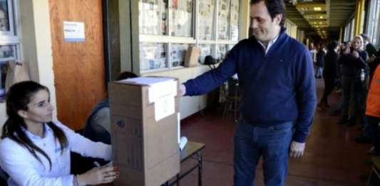 El juez Ramos Padilla procesó a siete personas, entre ellos el intendente de Maipú, Matías Rappallini, por haber retenido los documentos de al menos 27 personas para evitar que voten en las elecciones de 2019.