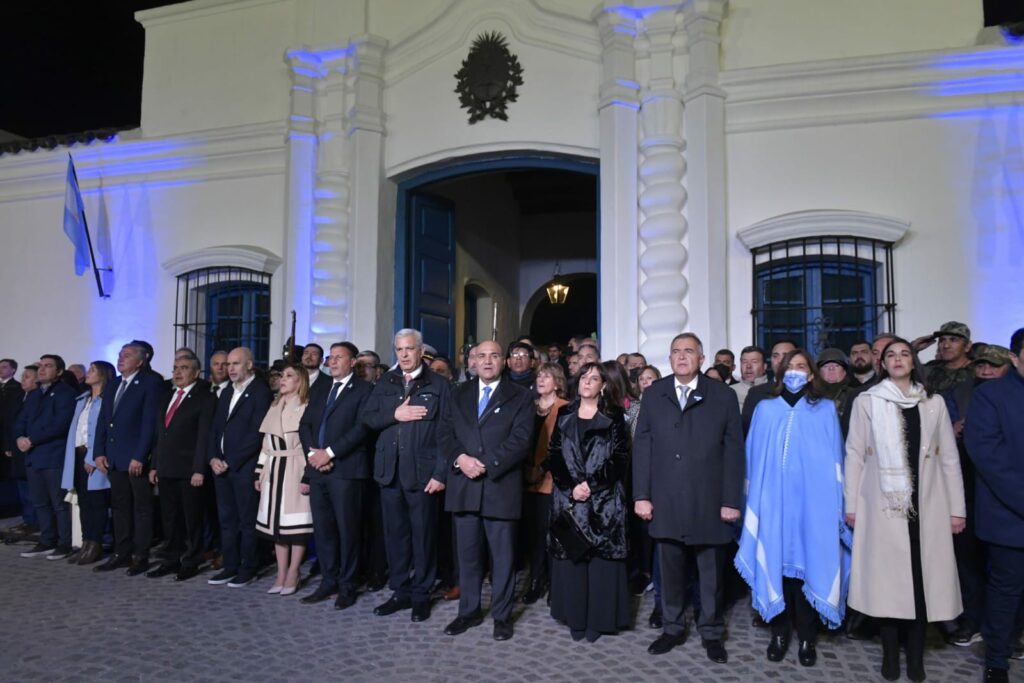 Manzur encabezó en la noche del viernes la tradicional vigilia en la Casa Histórica de Tucumán.
