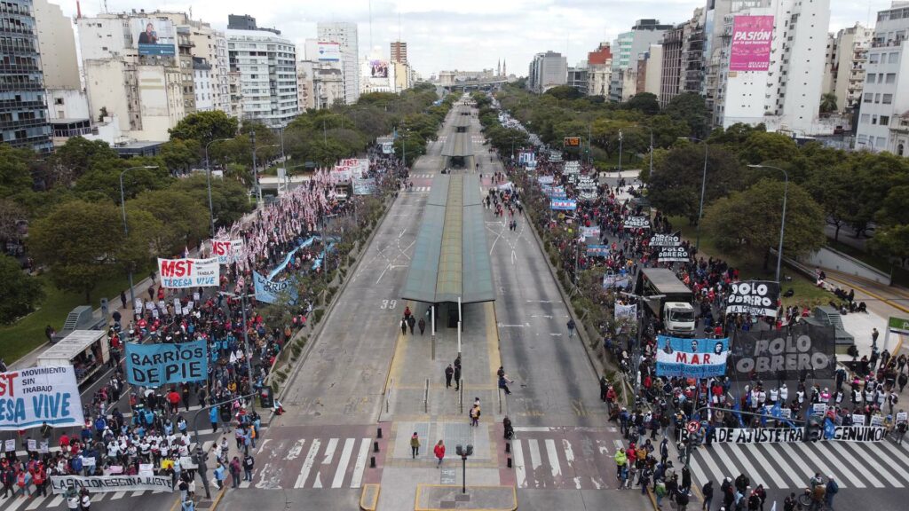 En la previa de la marcha piquetera, Larreta apuntó contra las organizaciones y coincidió con Cristina Kirchner: "Hay que sacar los intermediarios de los planes sociales” .