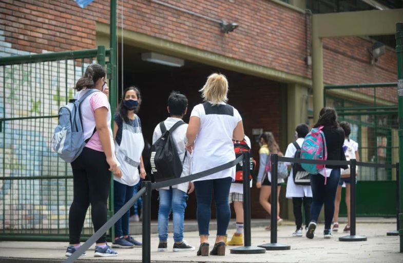 Más de cinco millones de alumnos bonaerenses regresarán a las aulas este lunes. El segundo semestre trae novedades como el cierre del programa ATR y la quinta hora de clase.