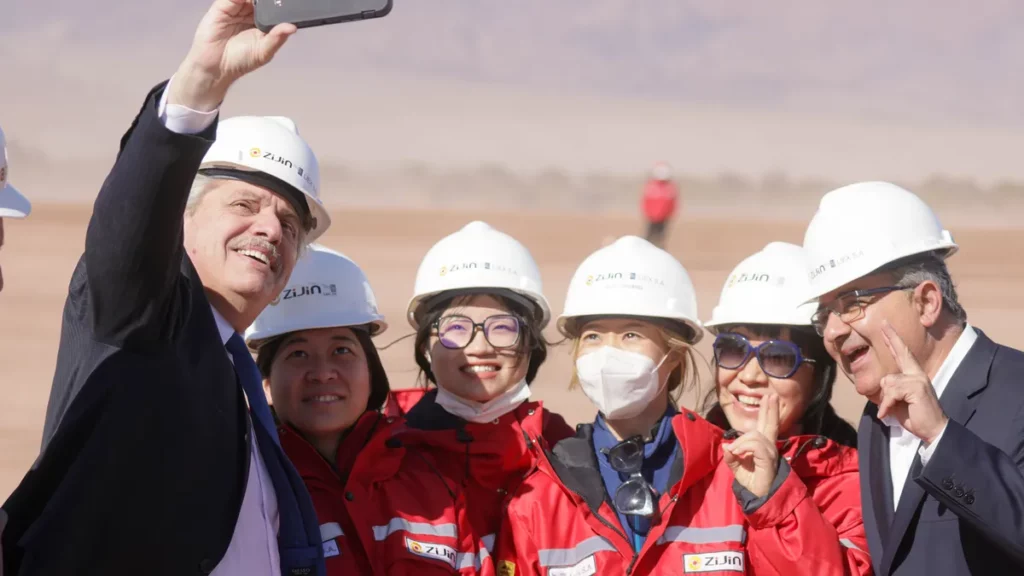 El presidente Alberto Fernández visitó un proyecto de explotación de litio en la provincia de Catamarca.