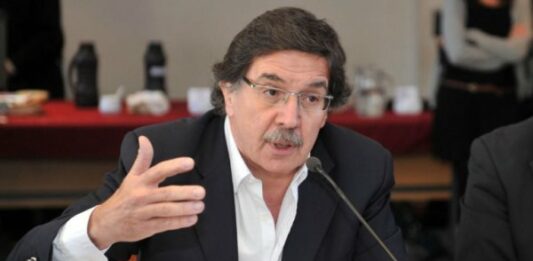 El director general de Cultura y Educación bonaerense, Alberto Sileoni, anticipó que convocará a los docentes para reabrir paritarias.