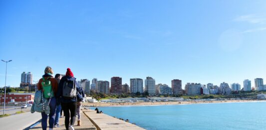 Este finde largo más de 92 mil turistas coparon las playas de Mar del Plata, una cifra récord en cinco años.