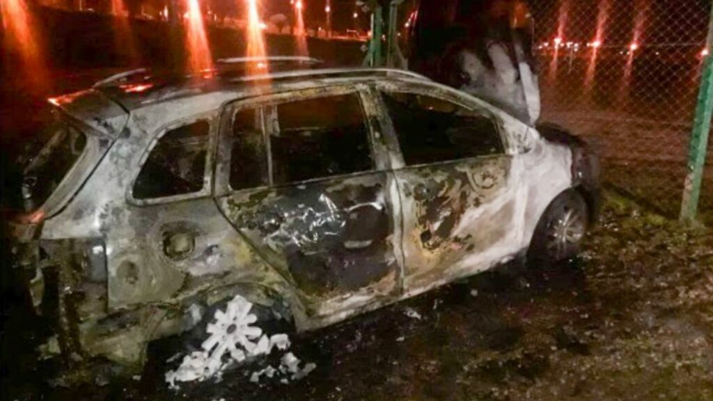 El incendio en Aldosivi destruyó cinco autos que se encontraban en la playa de estacionamiento del club de Mar del Plata.
