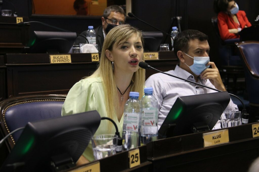 La diputada Lucia Klug advirtió que "es inadmisible" que Ramos ejerza un cargo en el Concejo Deliberante de Baradero. 