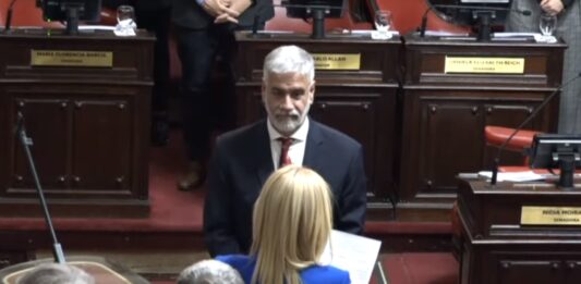 Roberto Feletti fue designado como “nuevo” secretario administrativo del Senado bonaerense. “Gracias a dios lo recuperamos”, dijo Teresa García.