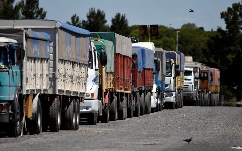 La Agencia Nacional de Seguridad Vial (ANSV) informó que este finde largo restringirán la circulación de camiones en las rutas bonaerenses.