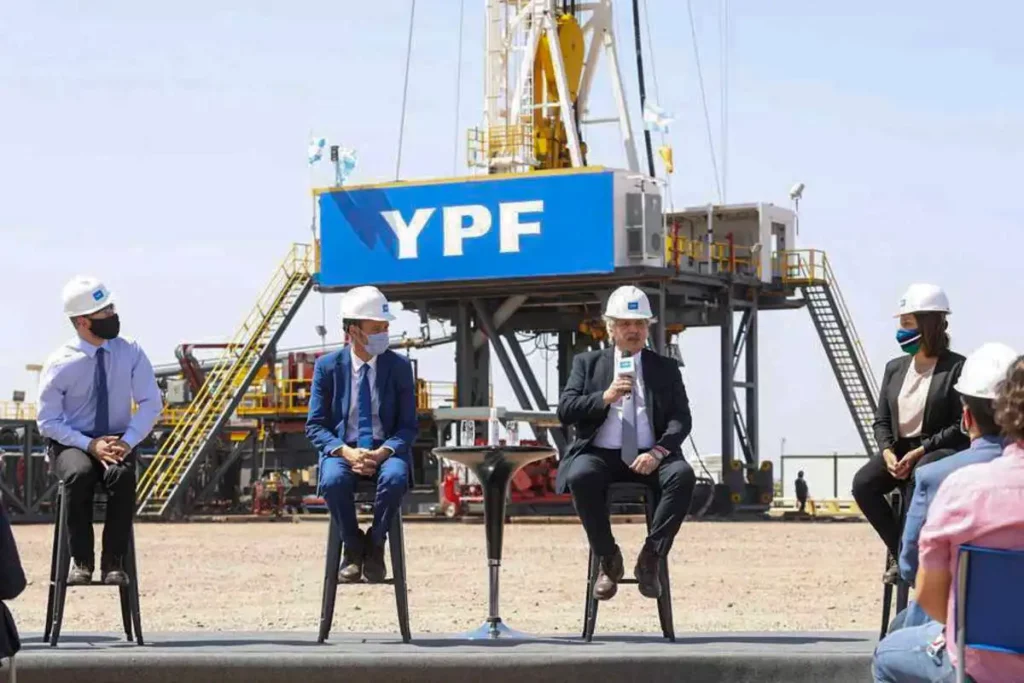 El presidente Alberto Fernández anunciará hoy la alianza entre Yacimientos Petrolíferos Fiscales (YPF) y la petrolera de Malasia, Petronas.