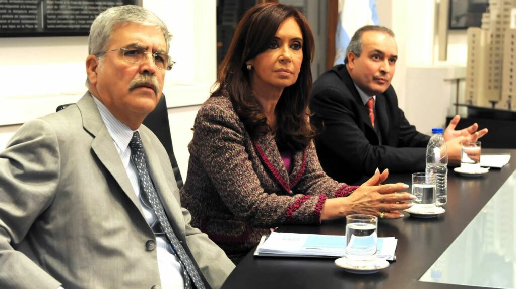 El exfuncionario nacional, Julio De Vido, habló del atentado y defendió a la vicepresidenta Cristina Kirchner.