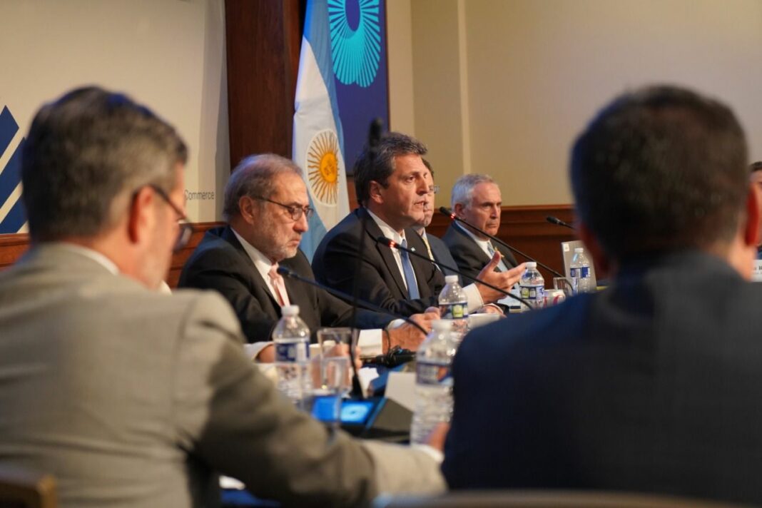 De regreso en la Argentina, el ministro de Economía de la Nación, Sergio Massa, se prepara para negociar con el Club de París.
