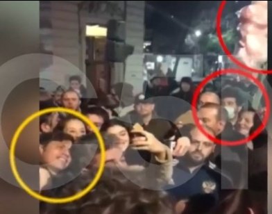 Se dio a conocer un video en el que, días antes del atentado a Cristina Kirchner, el atacante Sabag Montiel estuvo a metros de Kicillof mientras saludaba a la militancia en Recoleta.
