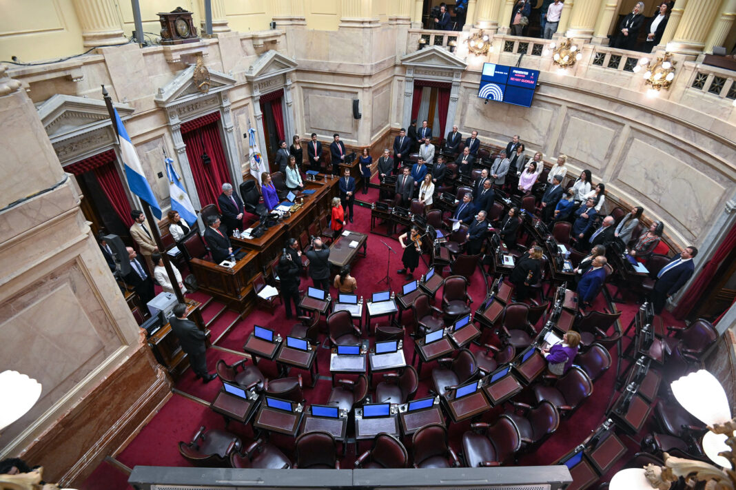 Con criticas a la oposición y a los medios, el oficialismo logró reunir el quórum y votó un texto consensuado en repudio al atentado a Crsitina Kirchner.