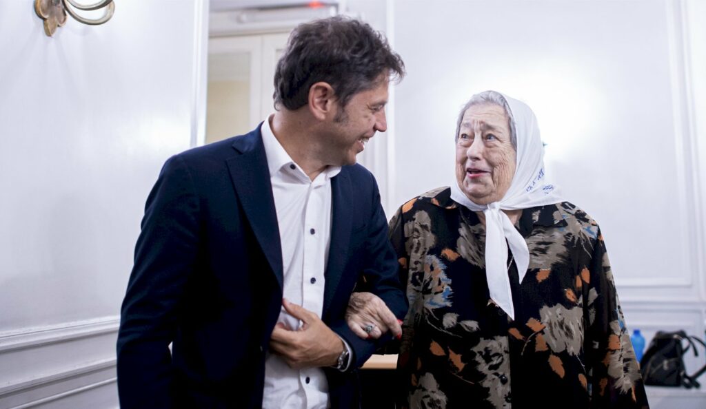 La titular de la Asociación de Madres de Plaza de Mayo, Hebe de Bonafini, fue visitada en el hospital por el gobernador Axel Kicillof.