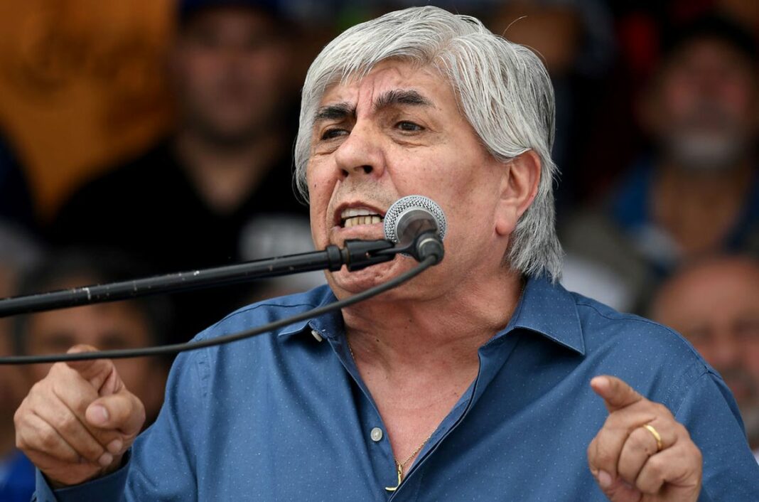 El secretario general del Sindicato de Choferes de Camiones, Hugo Moyano, calificó al expresidente Mauricio Macri de “descerebrado”.