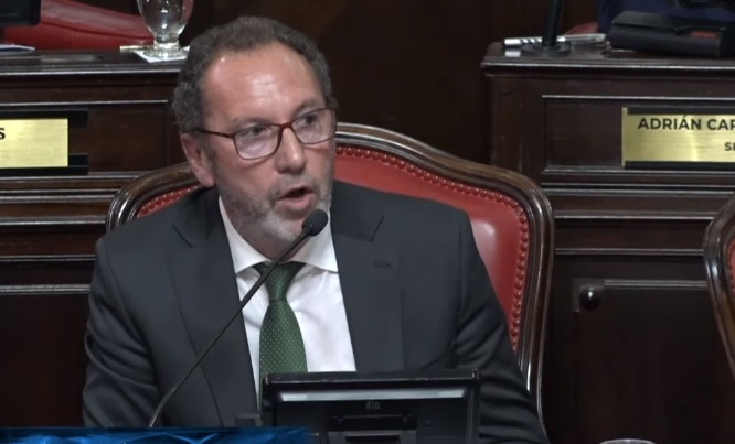 El senador del Frente de Todos Walter Torchio durante el debate de la ley de alcohol cero. 