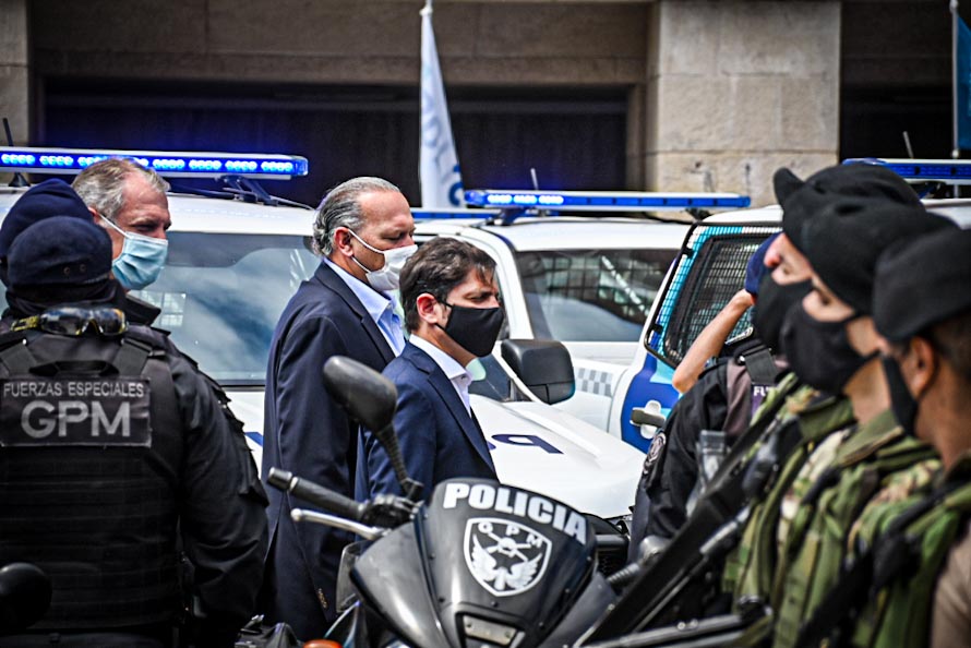 El Gobernador bonaerense, Axel Kicillof, apuntó contra el jefe del operativo policial de la represión que se produjo anoche en la cancha de Gimnasia.