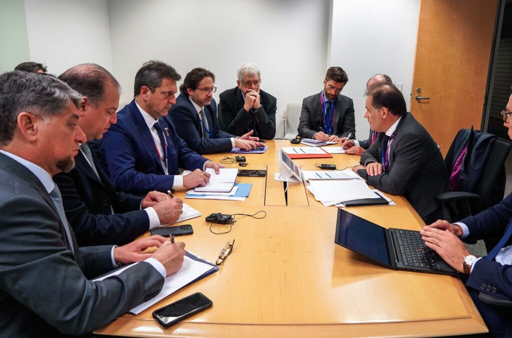 En octubre, Massa mantuvo un encuentro con el secretario general del Club de París, Emmanuel Moulin.