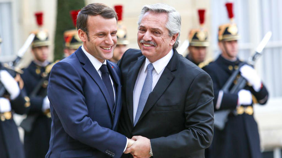 El presidente Alberto Fernández llegó a París para encontrarse con el mandatario francés, Emmanuel Macron, y participar del Foro por la Paz.