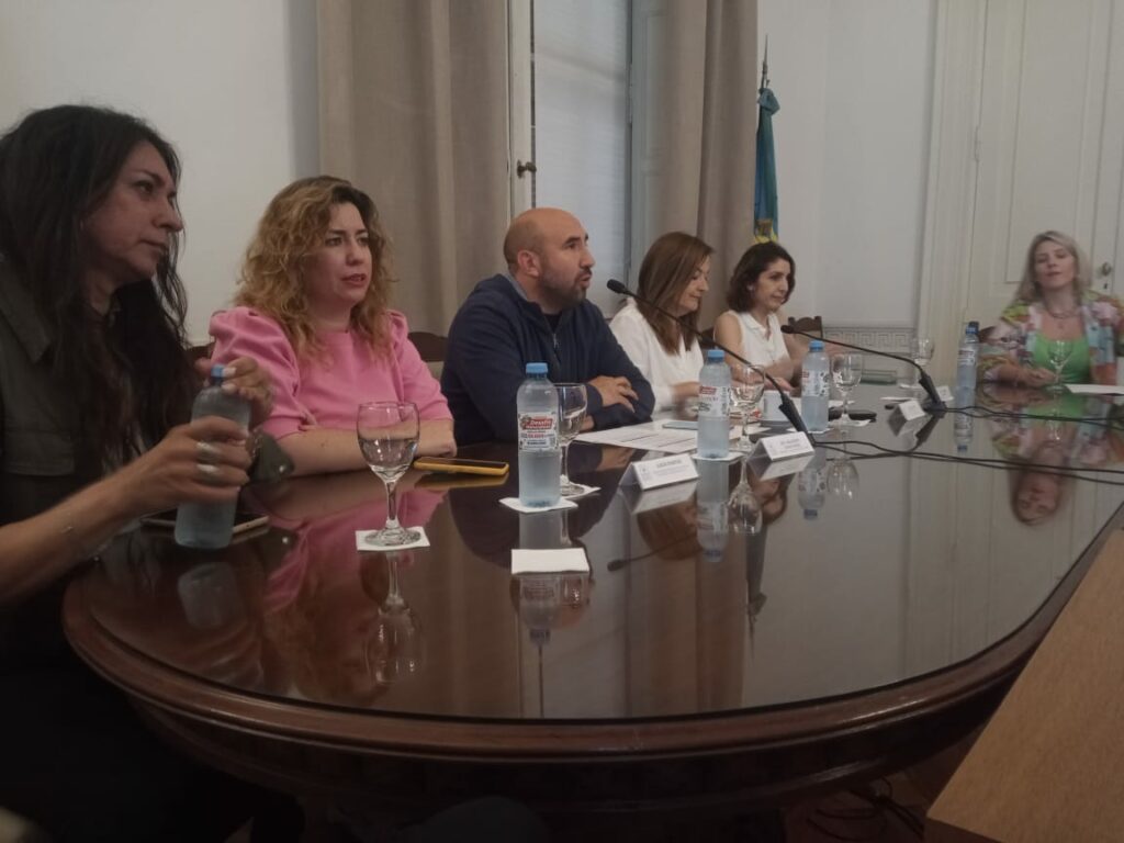 La ministra Estela Díaz presentó el proyecto de pensión trans para víctimas de violencia institucional.