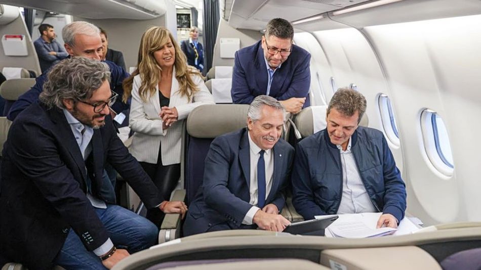 El presidente Alberto Fernández y su comitiva llegaron esta madrugada a España.