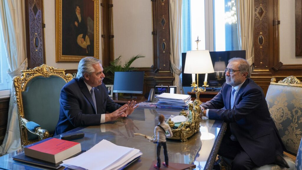 Alberto Fernández repasó la agenda temática que tocará en la cumbre del G20 junto al embajador de Argentina en EE.UU., Jorge Argüello.