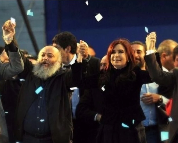 El líder del Movimiento Evita, Emilio Pérsico, fue recibido por la vicepresidenta de la Nación, Cristina Kirchner, en el Senado nacional.