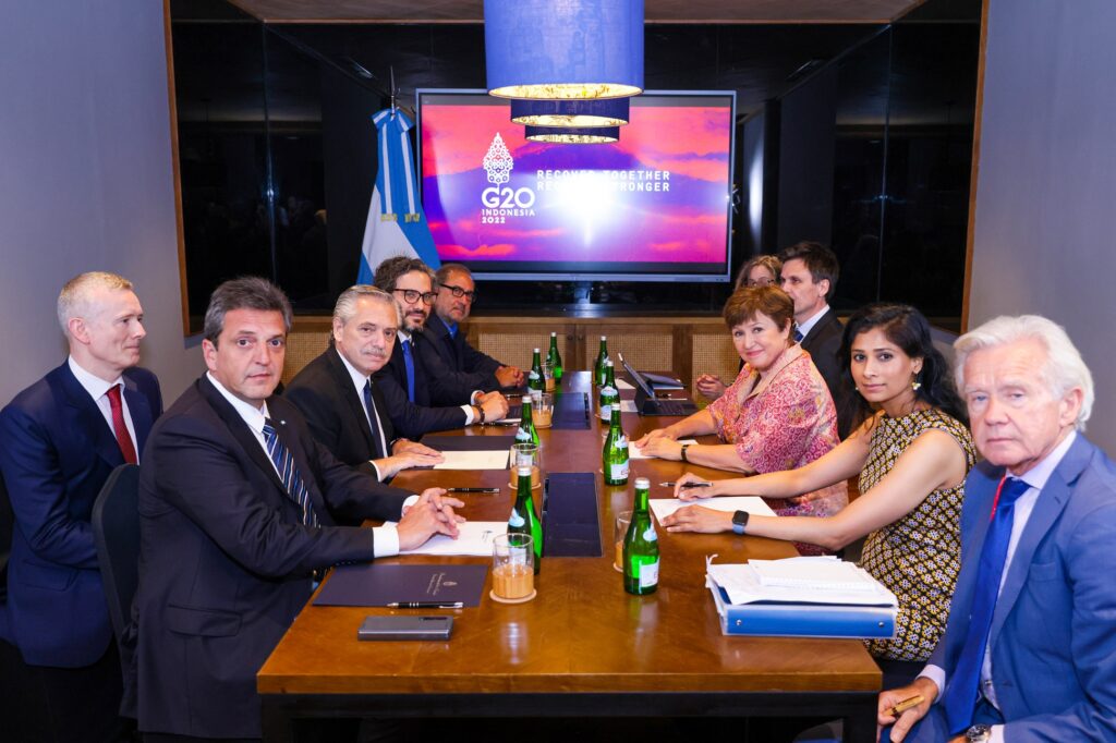 Alberto Fernández y Sergio Massa durante la reunión en noviembre con la titular del FMI, Kristalina Georgieva.