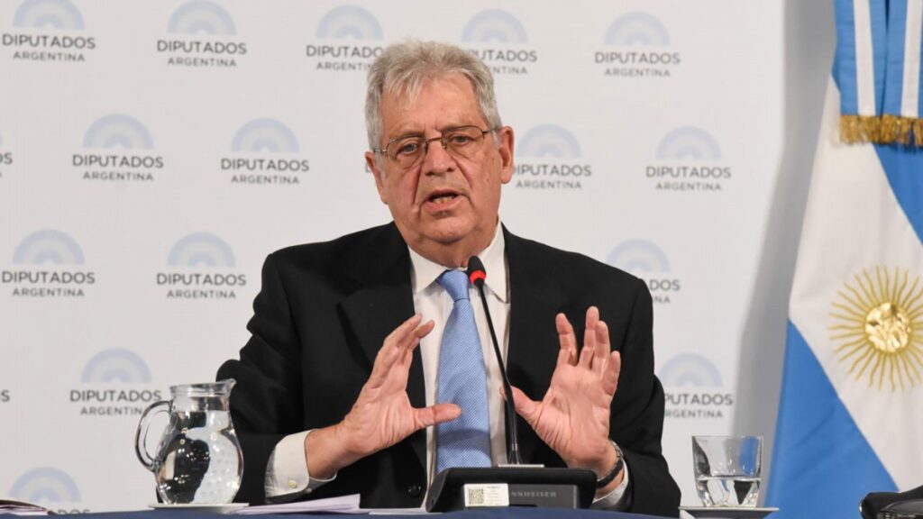 La comitiva argentina que viajaron a reunirse con los directivos del FMI está encabezada por el viceministro de Economía, Gabriel Rubinstein. 