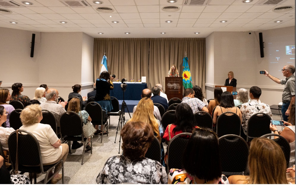La comisión de Libertad de Expresión del Senado bonaerense, que preside la legisladora de Juntos, Claudia Rucci, entregó los premios expresarte 2022.