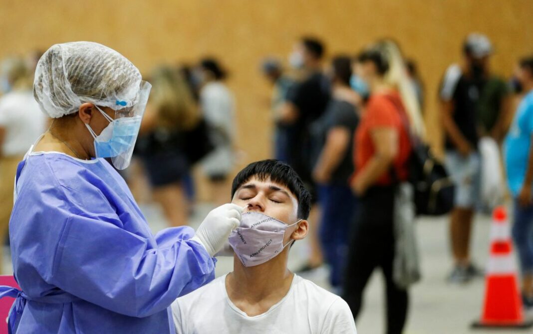 La jefa de Gabinete del Ministerio de Salud nacional, Sonia Tarragona, informó un descenso en los contagios covid.