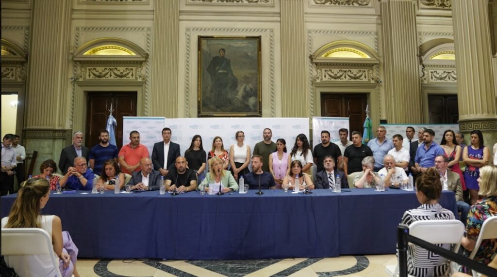 Los legisladores bonaerense del Frente de Todos rechazaron la condena a Cristina Kirchner.