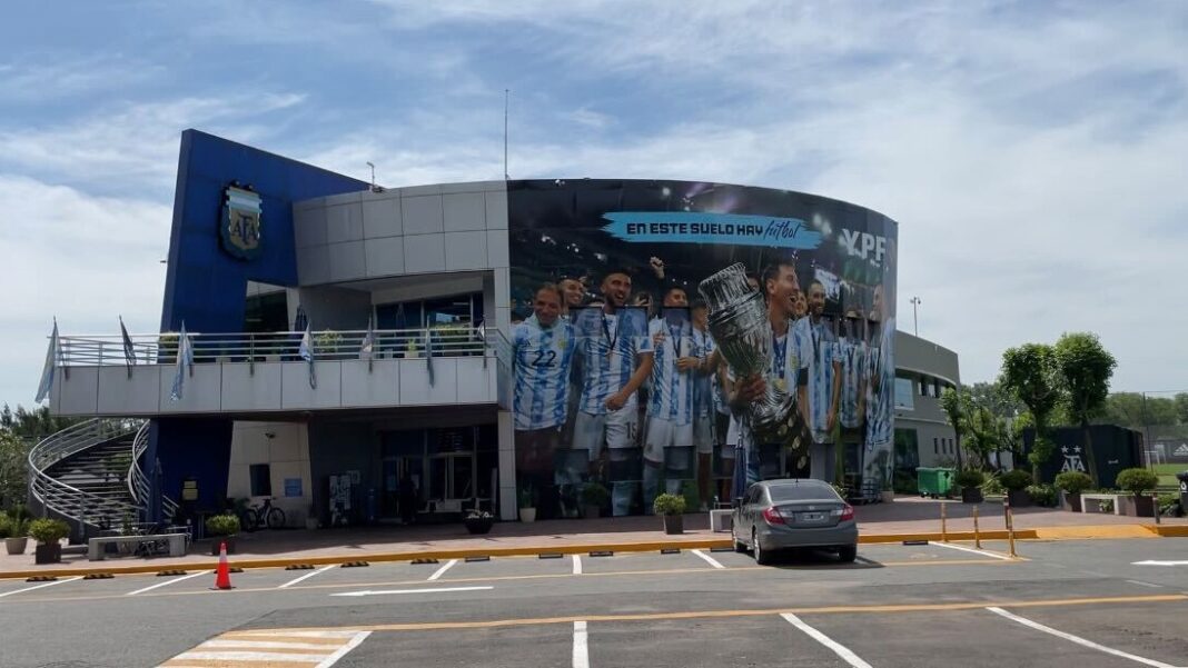 El plantel de la Selección Argentina llegará a Buenos Aires a primera hora del martes y se trasladará de inmediato al predio que la AFA posee en Ezeiza.