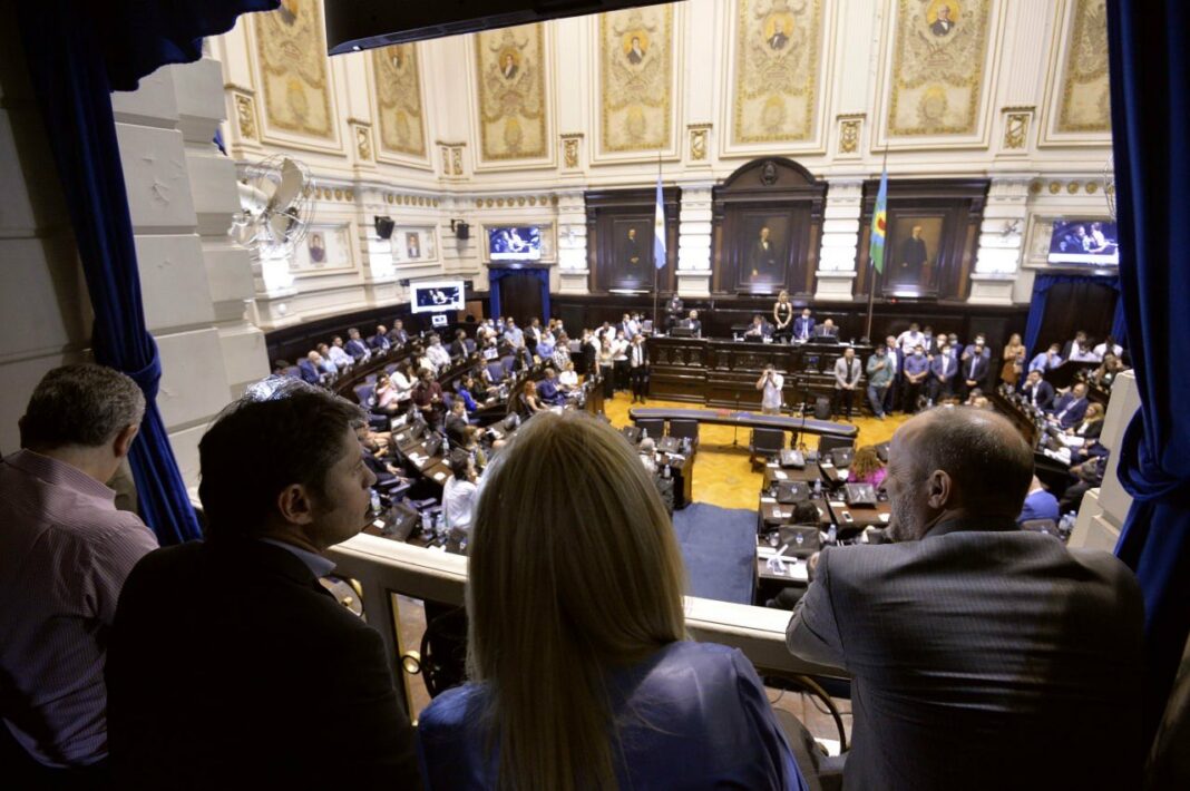 Tras arduas negociaciones, el Frente de Todos y Juntos llegaron a un acuerdo para que la Legislatura bonaerense trate el Presupuesto de Kicillof y la Ley Impositiva este jueves en una sesión doble.