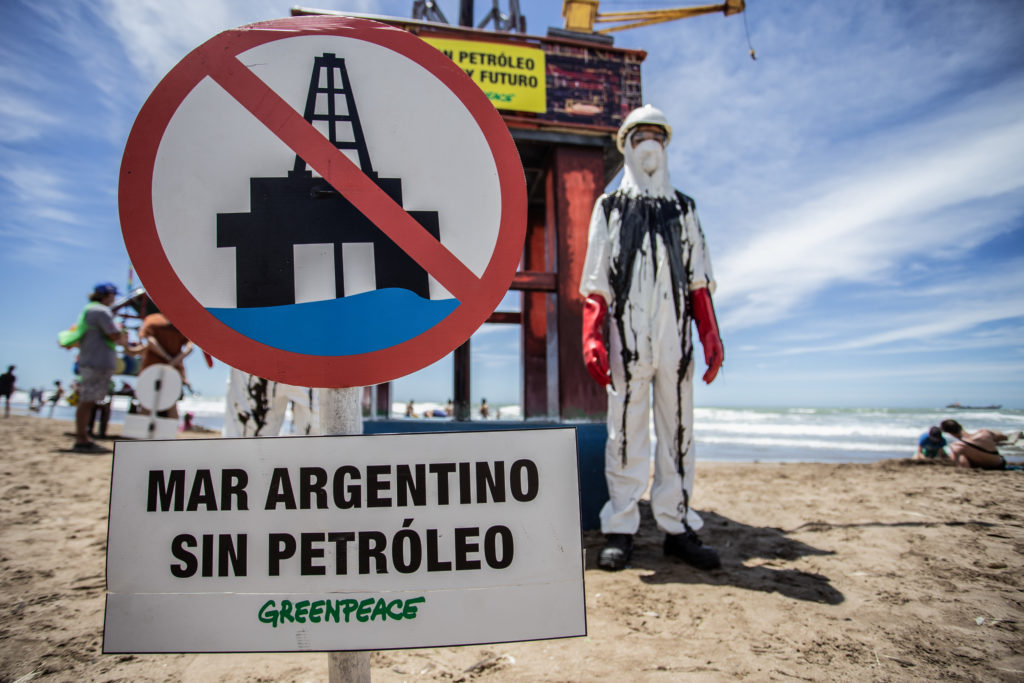 La Justicia federal levantó la medida cautelar que frenaba la explotación petrolera en la ciudad de Mar del Plata.