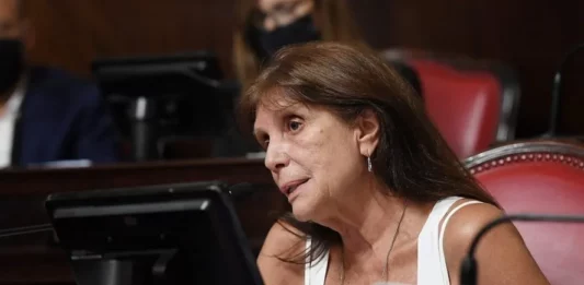 La jefa de los senadores bonaerenses del Frente de Todos, Teresa García, criticó a Alberto Fernández por no dar una respuesta “con autoridad política” al fallo de la Corte sobre la coparticipación.